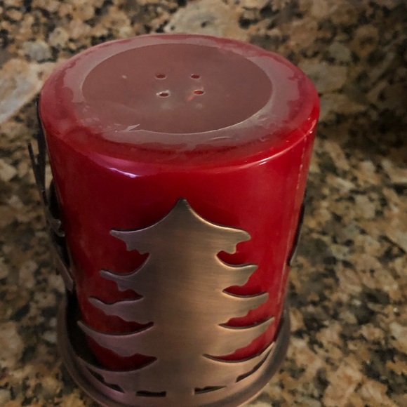 White Barn Candle - Picture 2 of 5